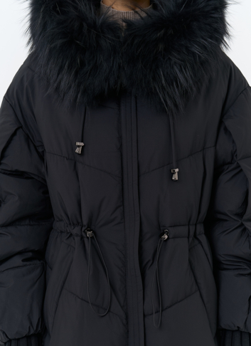 Женский пуховик с капюшоном из меха чернобурки