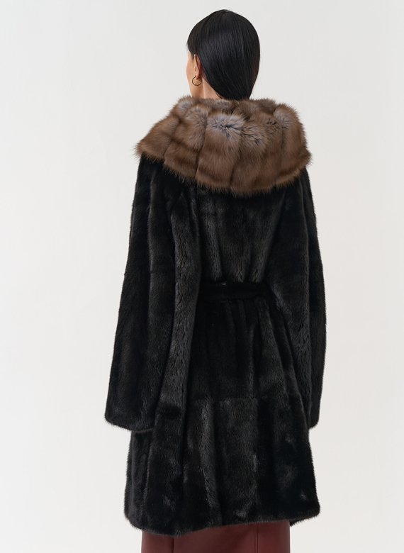 Норковая шуба с капюшоном из меха куницы