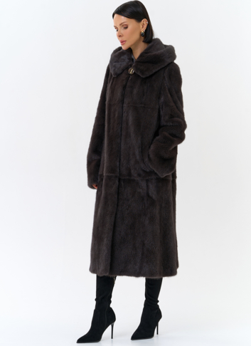 Женская шуба из меха норки  капюшоном