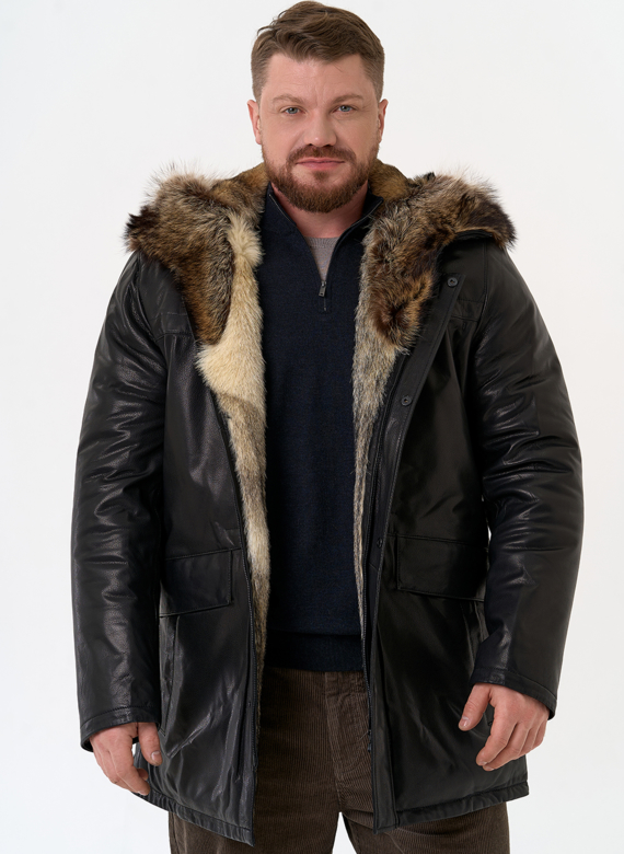 Мужская куртка с капюшоном на мехе из волка