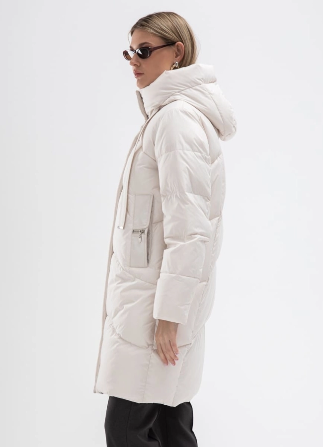 Женский пуховик белого цвета с капюшоном модель № 31128 в рассрочку