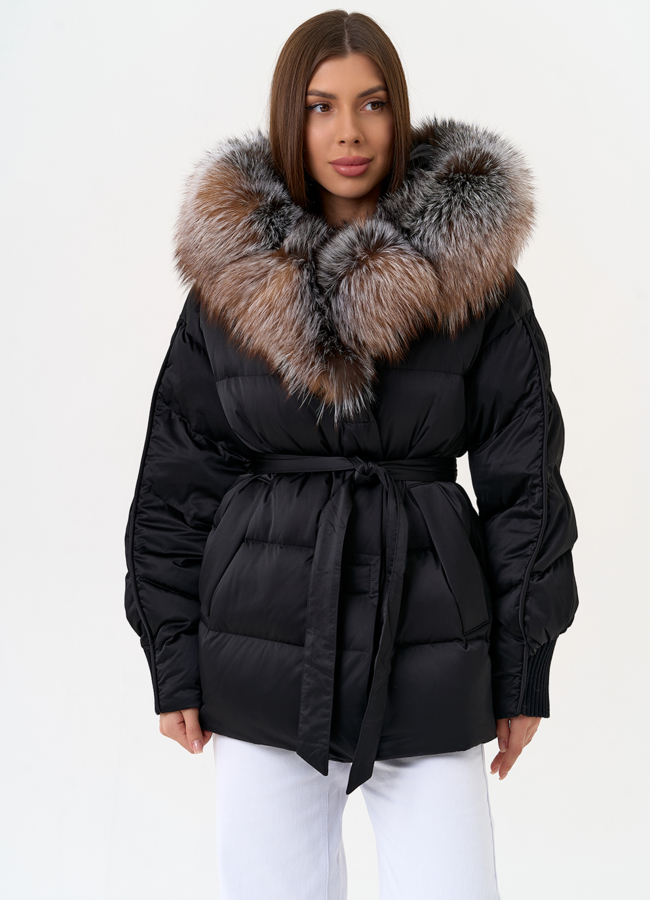 фото Женский пуховик с капюшоном из меха блюфрост модель № 31444