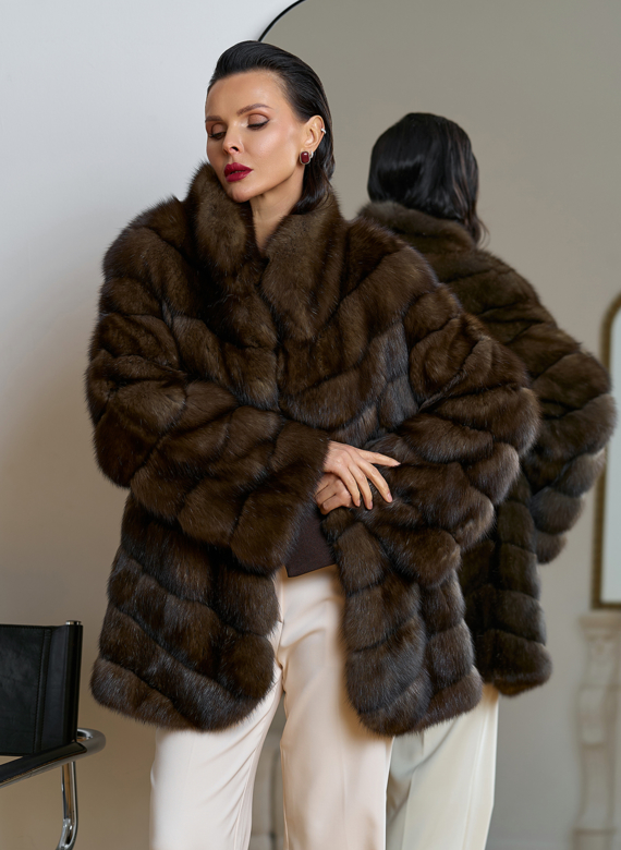 Женская шуба из соболя с воротником стойкой