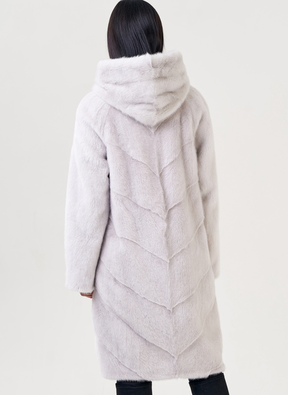 Светлая шуба из норки с капюшоном