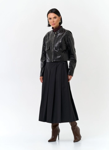 Куртка из натуральной кожи с декоративными молниями фото