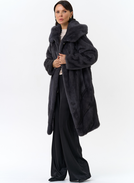 Женская шуба в сером цвете