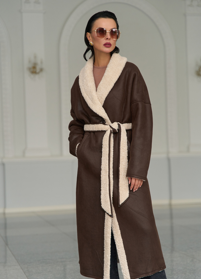 фото Женская двухсторонняя дубленка из эко замши с воротником шаль модель № 31437