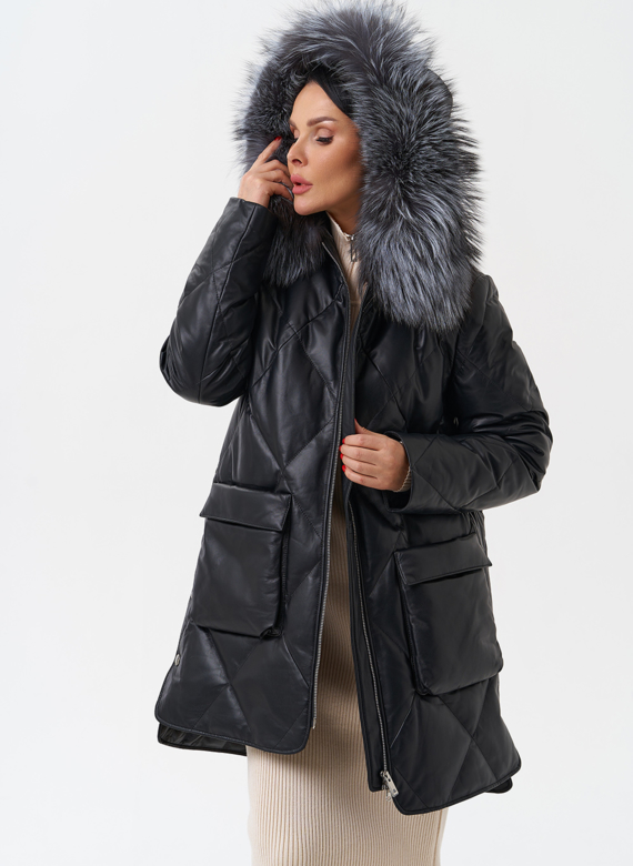 Женский кожаный пуховик с капюшоном
