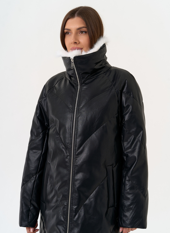 Женский пуховик из эко кожи с отделкой из эко меха