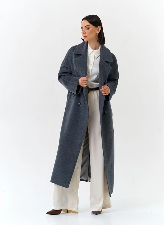 Женское пальто с английским воротником